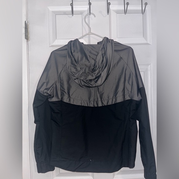 Nike black and grey windbreaker. Size Small. - Picture 4 of 4
